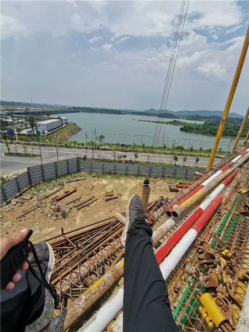 文山作业中发生设备损坏或人员意外，责任怎么划分？