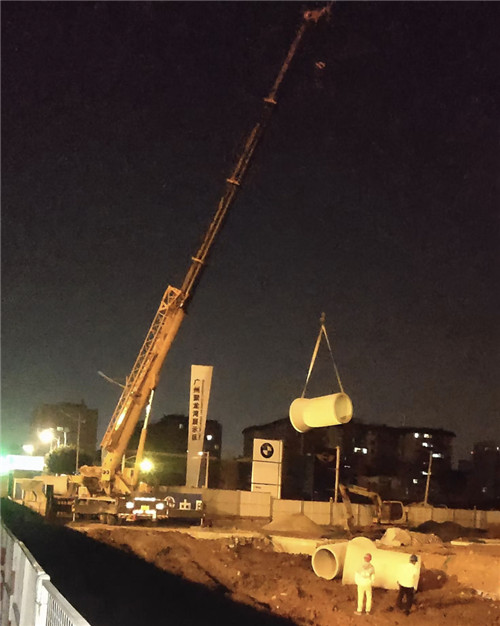 文山“弯臂矫正”—— 吊车的 “形变补偿” 技术