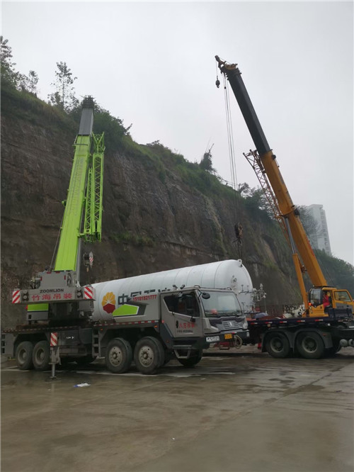 文山“不怕风雨冻”—— 吊车的 “恶劣环境适应” 技术